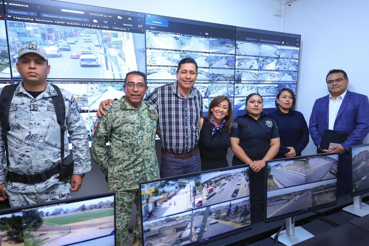 Gobierno estatal equipa con tecnología de seguridad a Santa Apolonia Teacalco